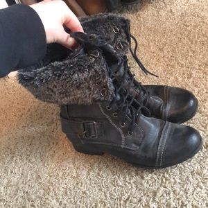 Black Combat boots, w/faux Fir!